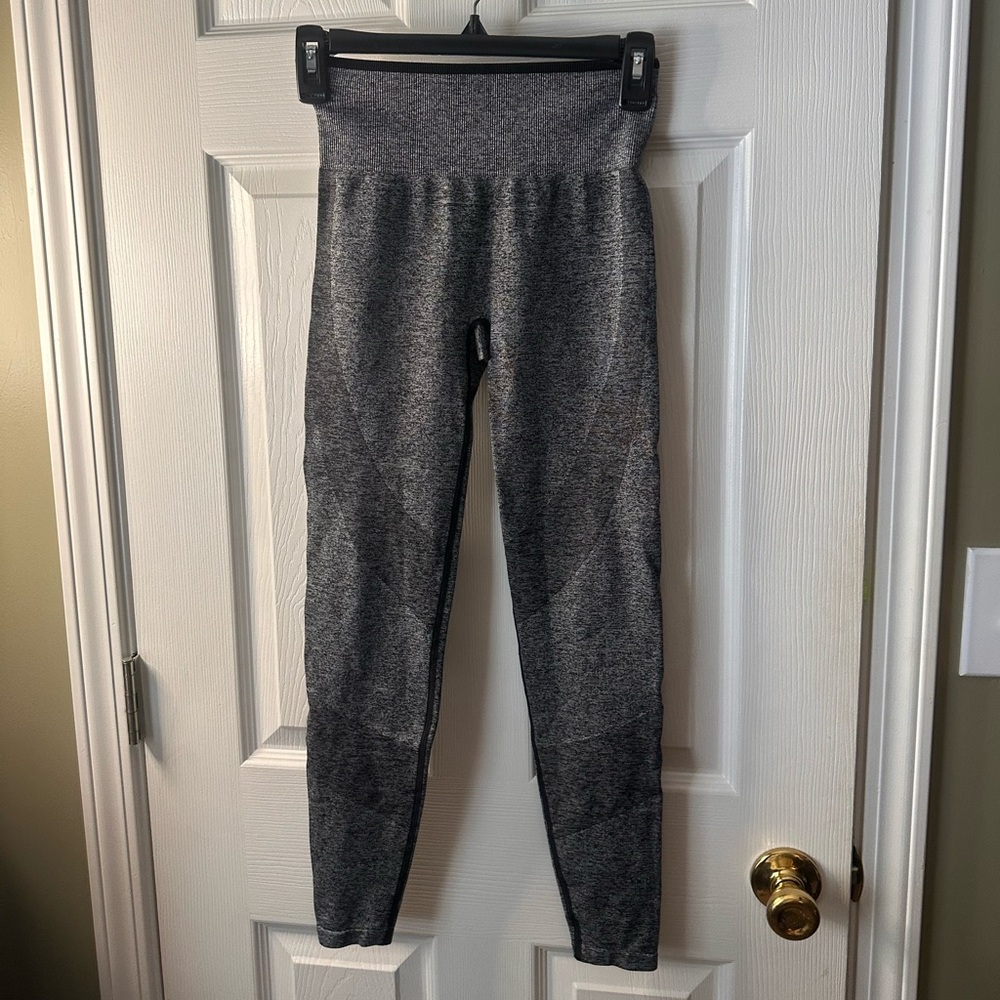 PINK Victoria's Secret Seamless Ankle Leggings Gray XS Women's Regular Solid
